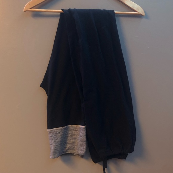 LULU • Athletic Pants - Picture 1 of 4